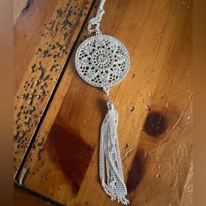 GRANDMAS JEWELRY.  LONG NECKLACE.  BEAUTIFUL IN PERSON. MUST BE BUNDLED